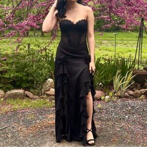 Elegant Black Strapless Evening Dress